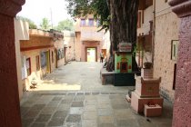 Akkalkot, The courtyard of Guru Mandir